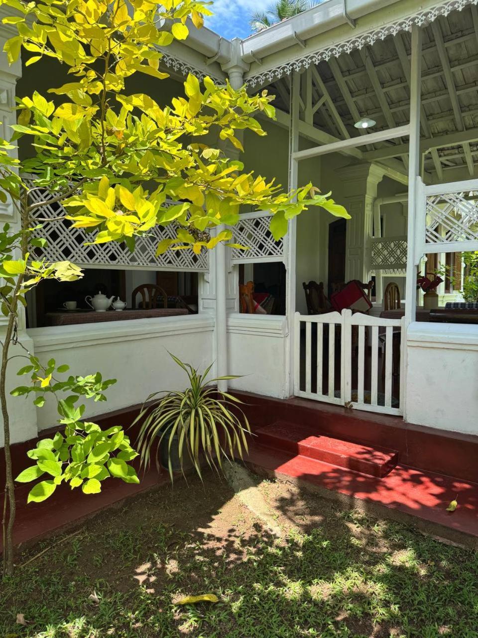 Grand Villa Hikkaduwa Bagian luar foto